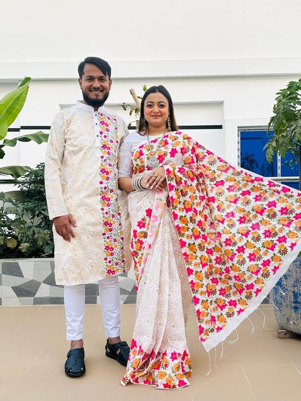 প্রিয়জনের সাথে মিলিয়ে ট্রেন্ডি শাড়ি-পাঞ্জাবি!